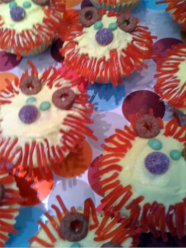 lion face cupcakes
