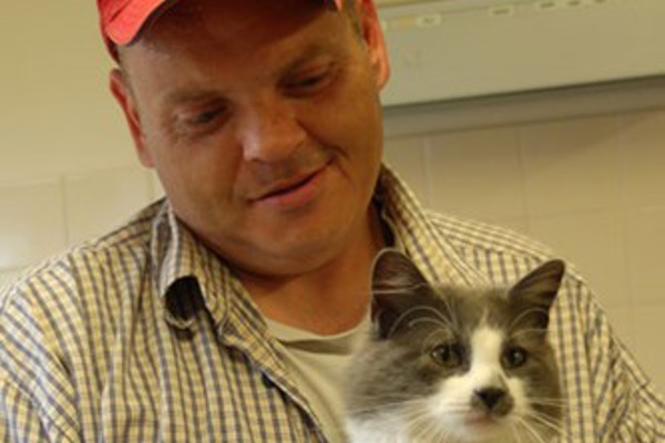Rescued cat saves his new owner’s life in return
