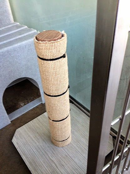 Build a store cat scratching post